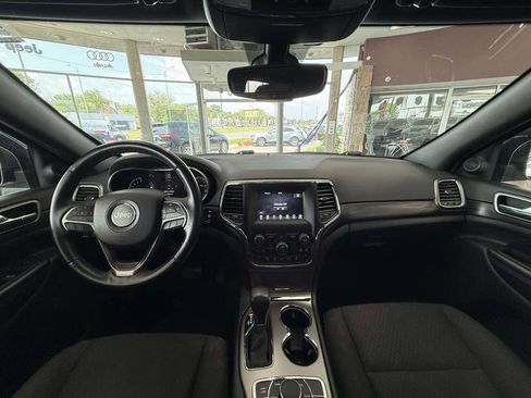 Used 2019 Jeep Grand Cherokee Laredo image 40