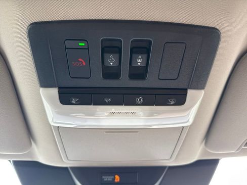 Used 2025 Nissan Pathfinder Platinum image 31