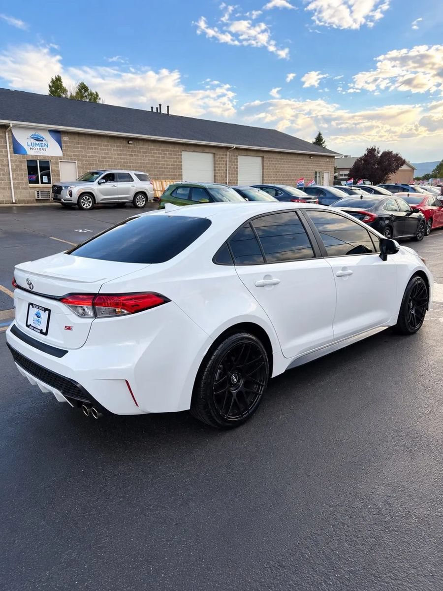 Used 2022 Toyota Corolla SE w/ SE Premium Package FWD image 5