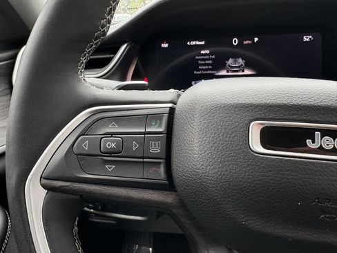 Used 2023 Jeep Grand Cherokee Limited w/ Trailer Tow Prep Group (B) AWD/4WD image 10