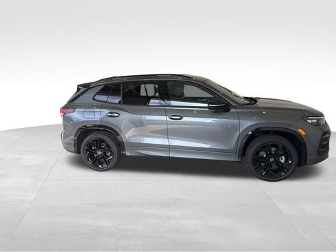 New 2025 Volkswagen Tiguan SE R-Line image 6