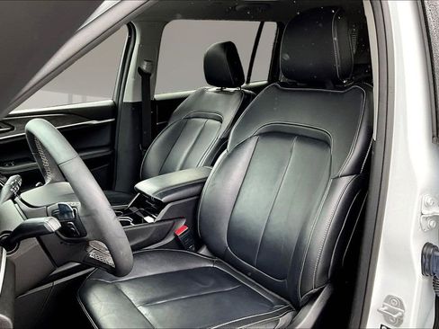Used 2023 Jeep Grand Cherokee L Limited w/ Black Appearance Package AWD/4WD image 21