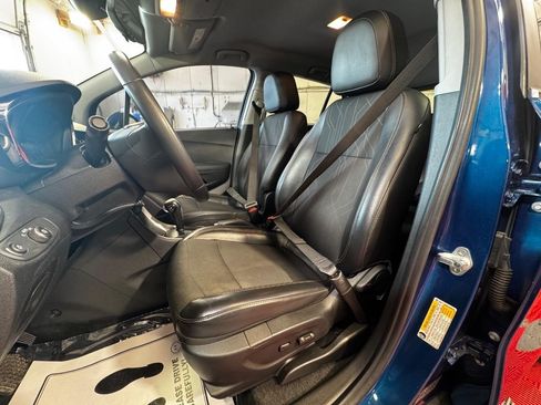 Used 2020 Chevrolet Trax LT w/ LT Convenience Package FWD image 14