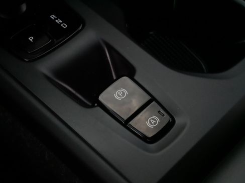 Used 2025 Volvo XC40 B5 Core AWD/4WD image 25