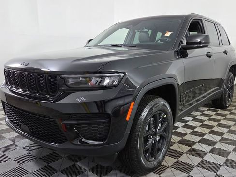 New 2025 Jeep Grand Cherokee Altitude image 3