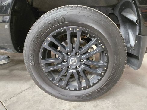 Used 2019 Nissan Titan SL AWD/4WD image 16