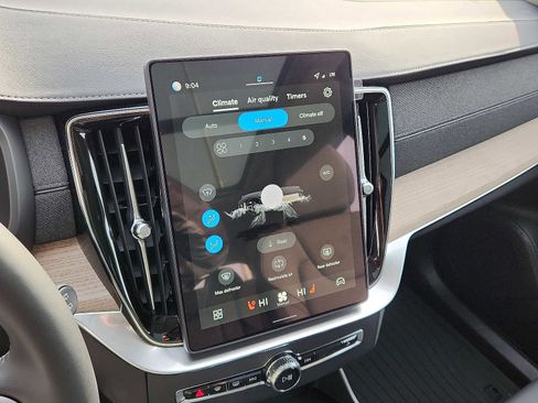 Used 2026 Volvo XC90 B6 Plus w/ Protection Package image 17