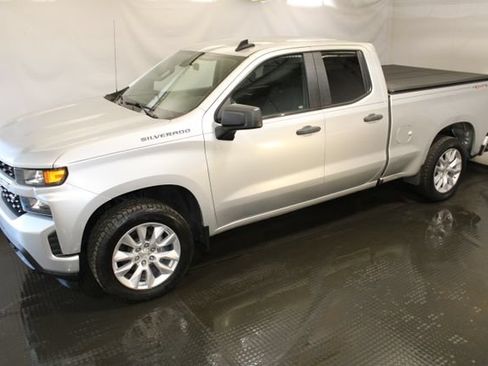 Used 2020 Chevrolet Silverado 1500 Custom w/ Custom Value Package AWD/4WD image 2