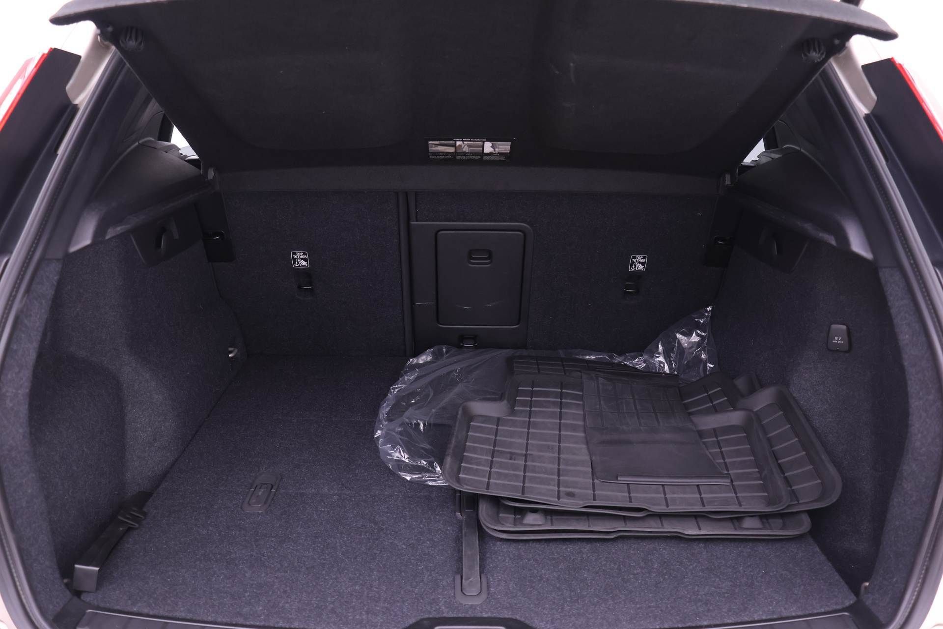 Certified 2024 Volvo XC40 B5 Ultimate w/ Protection Package Premier AWD/4WD image 19
