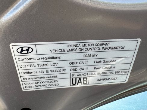 Used 2025 Hyundai Elantra Sport FWD image 21