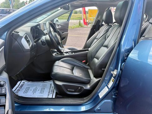 Used 2017 MAZDA MAZDA3 Touring w/ Popular Equipment Package FWD image 17
