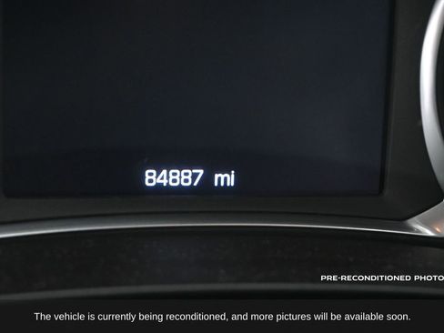 Used 2018 Chevrolet Malibu LT w/ Redline Edition image 7