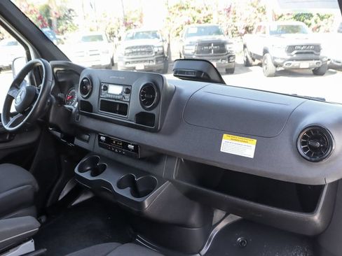Used 2025 Mercedes-Benz Sprinter 2500 image 35