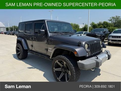 Used 2014 Jeep Wrangler Unlimited Sahara w/ Connectivity Group AWD/4WD image 2
