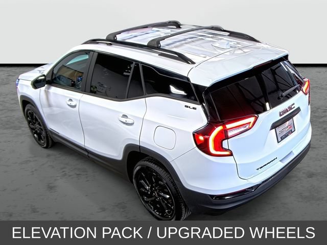 Used 2024 GMC Terrain SLE w/ Elevation Edition FWD image 2