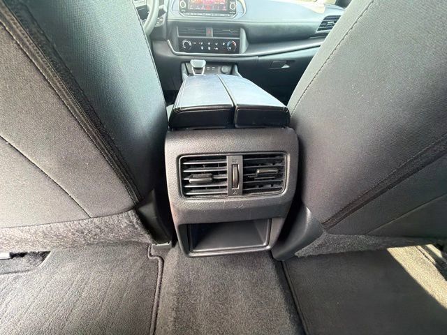 Used 2024 Nissan Rogue S FWD image 16