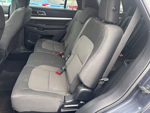 Used 2017 Ford Explorer XLT image 14