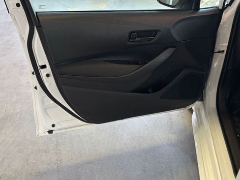 Used 2025 Toyota Corolla LE image 18