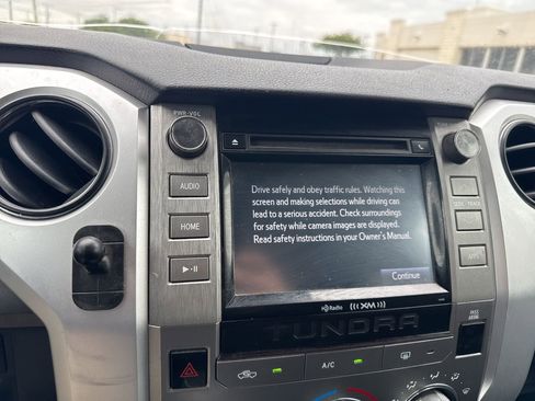 Used 2018 Toyota Tundra SR5 w/ SR5 Upgrade Package AWD/4WD image 12