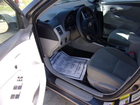 Used 2012 Toyota Corolla L FWD image 2