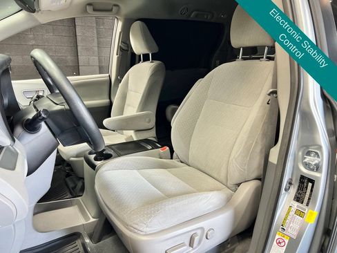 Used 2019 Toyota Sienna LE FWD image 7