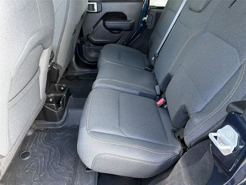 Used 2025 Jeep Wrangler Willys image 21