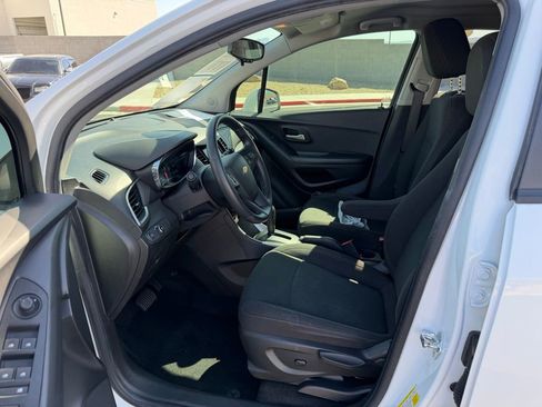 Used 2021 Chevrolet Trax LS w/ Tint and Cruise Package FWD image 6