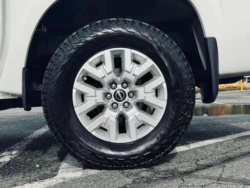 Used 2022 Nissan Frontier SV image 28