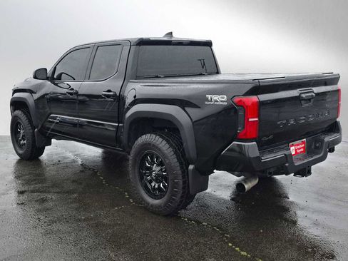 Certified 2025 Toyota Tacoma TRD Off-Road AWD/4WD image 6