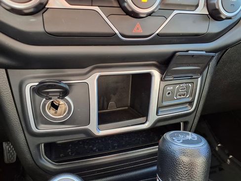 Used 2018 Jeep Wrangler Unlimited Sport image 12