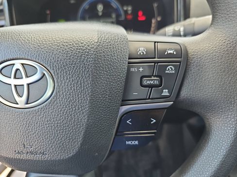 Used 2025 Toyota Camry LE FWD image 17