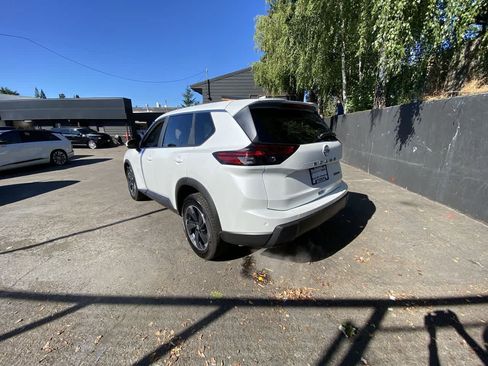 Used 2024 Nissan Rogue SV AWD/4WD image 4