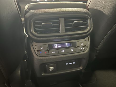 Used 2025 Honda Pilot Black Edition image 26