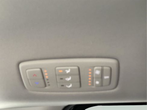 Used 2023 Kia Carnival LX image 19