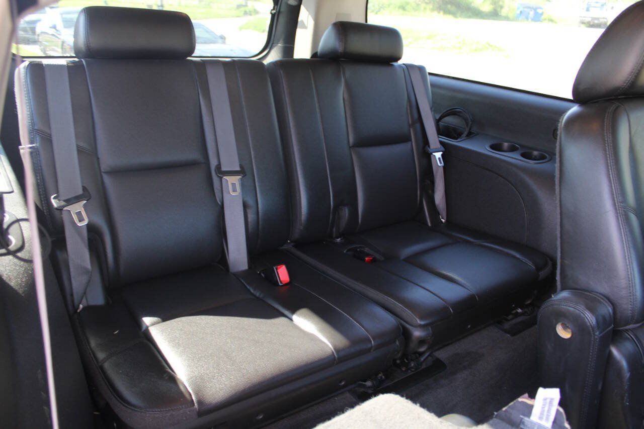 Used 2011 Chevrolet Suburban LTZ AWD/4WD image 7