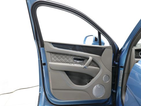 Used 2019 Bentley Bentayga image 10