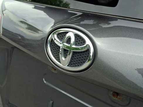 Used 2017 Toyota RAV4 LE AWD/4WD image 29