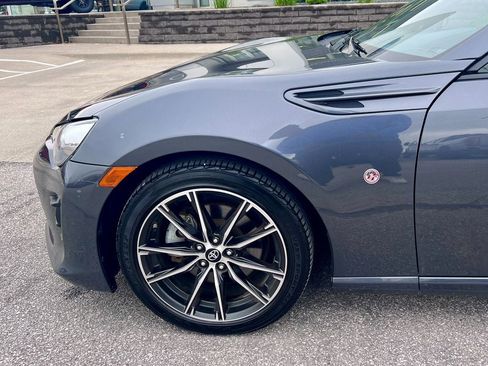 Used 2020 Toyota 86 RWD image 25