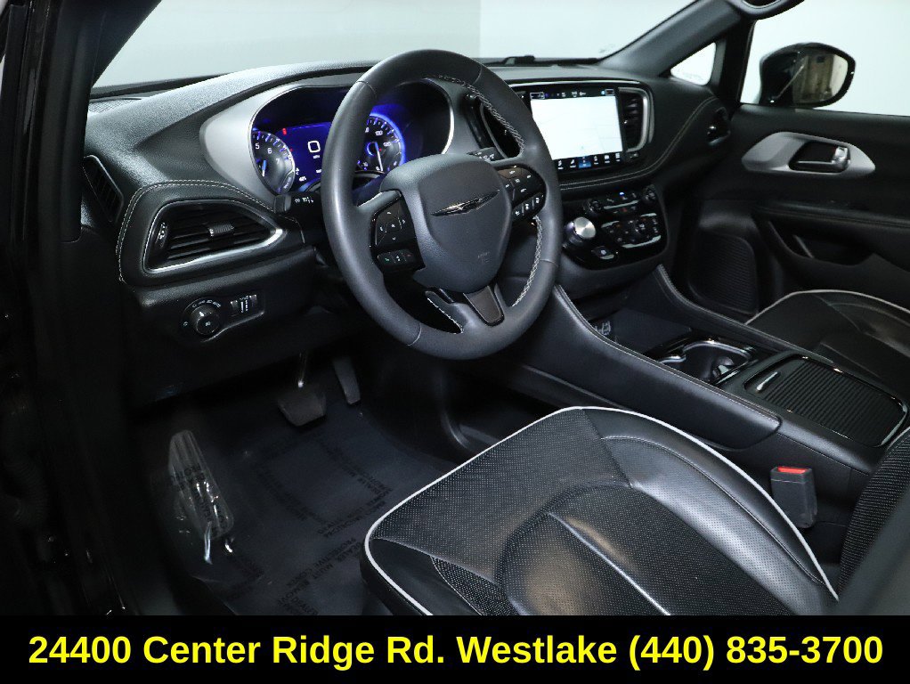 Used 2025 Chrysler Pacifica Limited FWD image 18