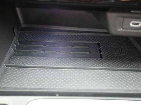 Used 2025 Volkswagen Jetta SEL FWD image 25