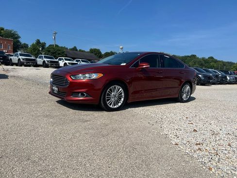 Used 2014 Ford Fusion SE w/ Equipment Group 202A FWD image 4