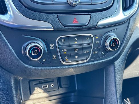 Used 2019 Chevrolet Equinox LT w/ Sun & Navigation Package image 16