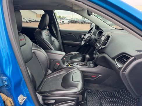 Used 2019 Jeep Cherokee Trailhawk w/ Cold Weather Group AWD/4WD image 24