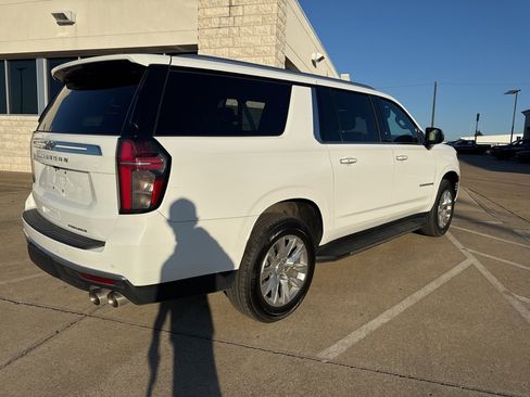 Used 2023 Chevrolet Suburban Premier image 5