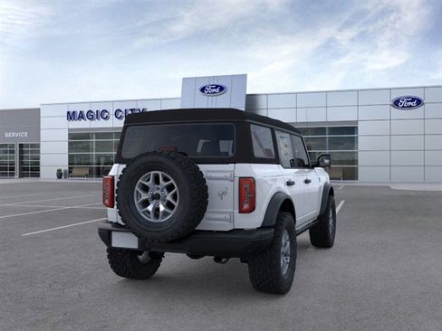 New 2025 Ford Bronco Badlands image 8