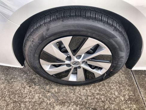 Used 2025 Nissan Altima 2.5 S FWD image 10