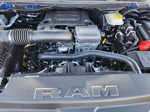 New 2026 RAM 1500 4x4 Crew Cab image 33