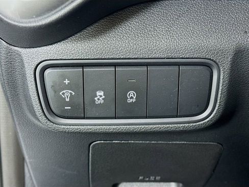 Used 2025 Kia Soul LX w/ LX Technology Package image 10