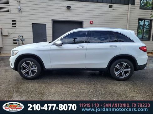 Used 2017 Mercedes-Benz GLC 300 4MATIC image 2