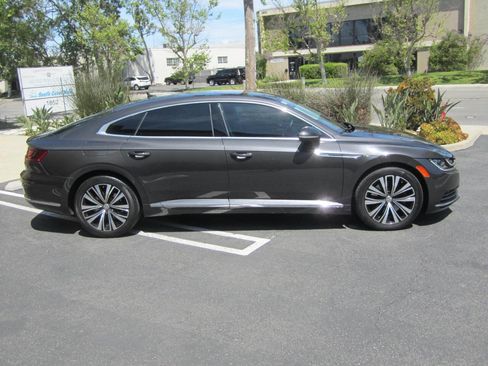 Used 2020 Volkswagen Arteon SE FWD image 3